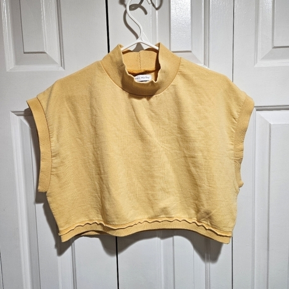 URBAN Outfitters Sun Yellow Crop Top Size Medium - Picture 1 of 7
